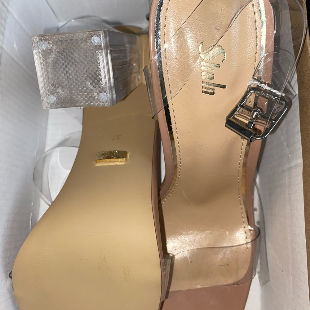 Heels - Picture 2 of 3